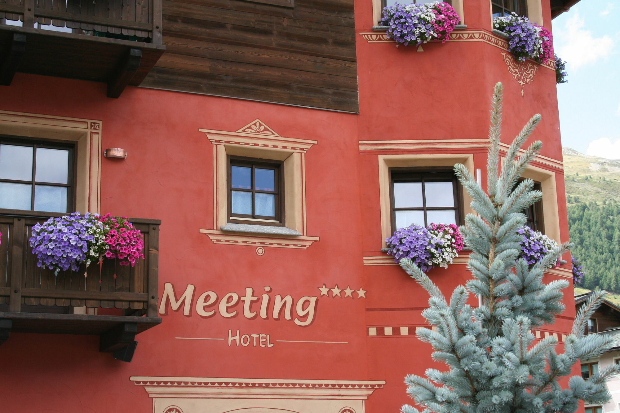 Hotel Meeting Ливиньо Екстериор снимка